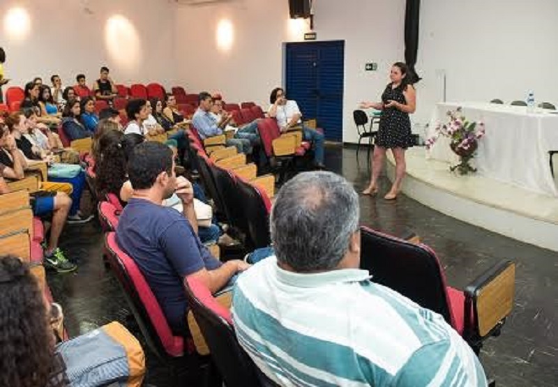 Curso de Fotografia da Fema recebe palestra sobre Produção de Moda