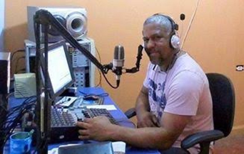 Radialista  festeja entrega de  novo prédio do Saúde da  Família