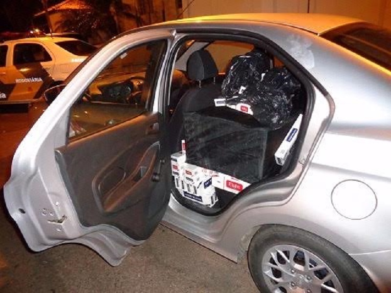Polícia apreende 7,5 mil maços de cigarros