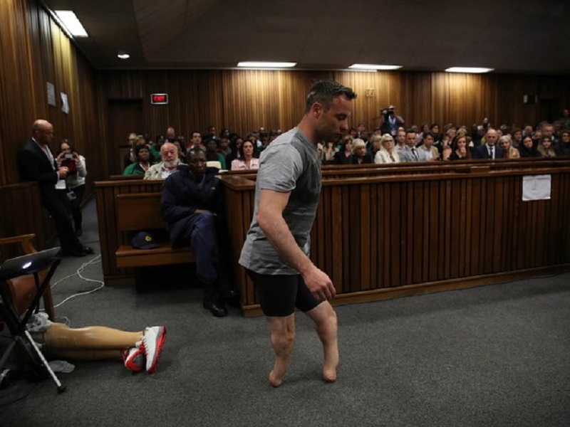 Pistorius é condenado a 6 anos de prisão por matar a namorada