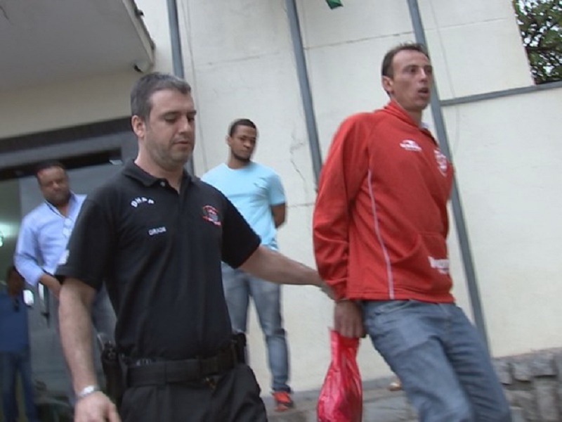 Ex-goleiro é preso em operação que investiga fraudes em jogos de futebol