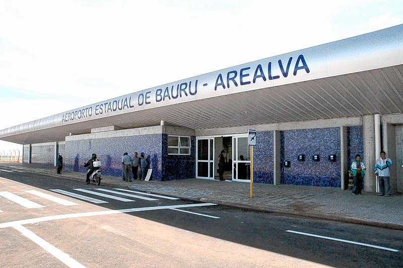 Mau tempo obriga avião a fazer pouso de emergência, na região