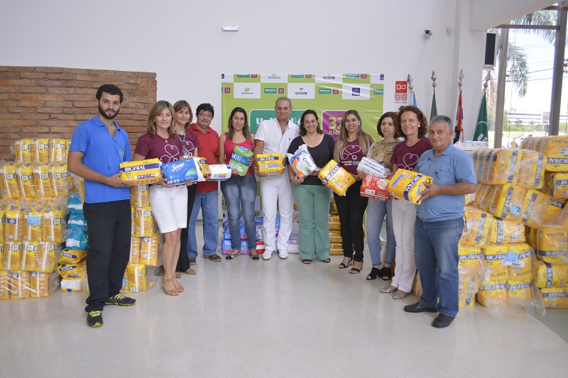 Unimed entrega 5.623 fraldas geriátricas para instituições sociais de Assis e região