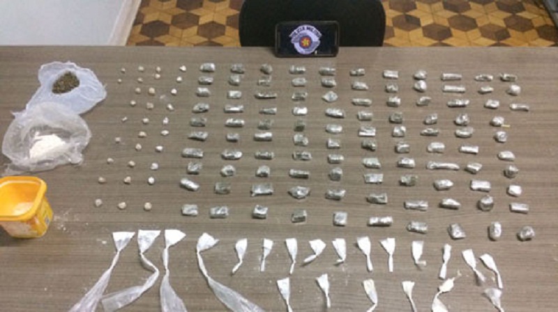Traficante é preso em Assis com maconha, crack e cocaína