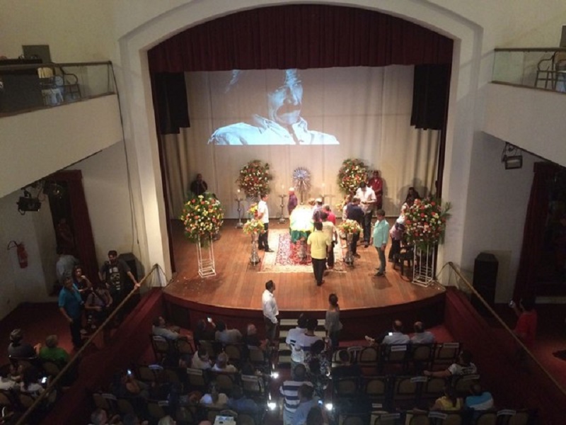 Corpo do cantor Belchior é velado em Sobral, interior do Ceará