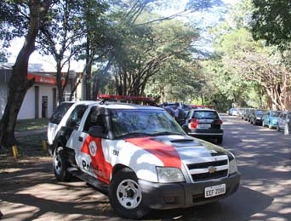 Ladrões invadem agência do Santander da Unesp