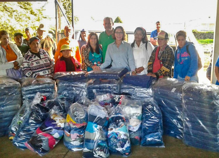 Fundo Social recebe doação de cobertores da Sabesp