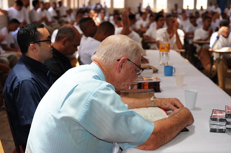 Pastor Norte Americano realiza palestra na Penitenciária de Assis