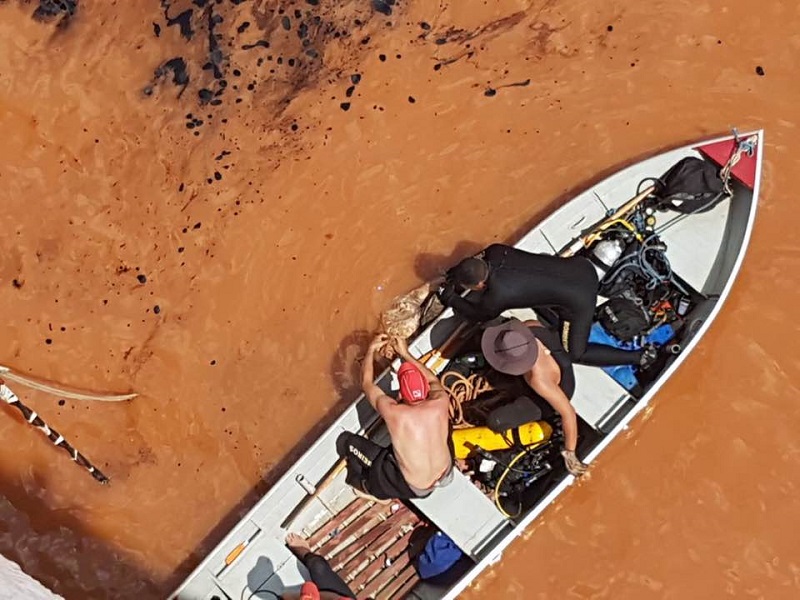 Corpo de caminhoneiro que caiu no Rio Paranapanema é retirado das águas