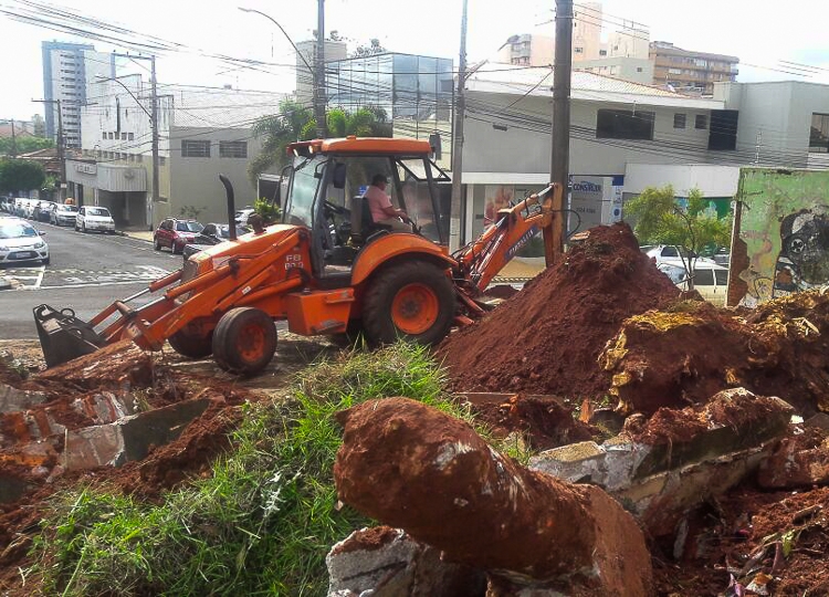 Prefeitura realiza 4ª abertura de passagem em ruas de Assis