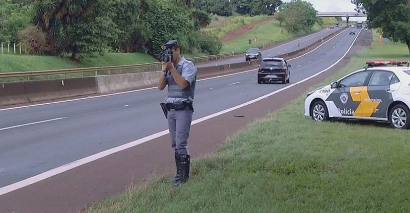 Mais de mil motoristas são flagrados acima da velocidade durante fiscalização