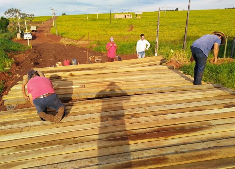 Depois de três anos ponte entre os córregos Pavão e Matão é reconstruída