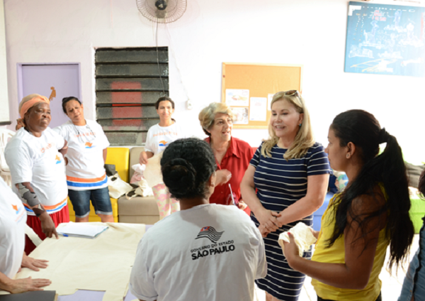 Projeto Beleza Solidária visita sede da União Popular de Mulheres de Campo Limpo