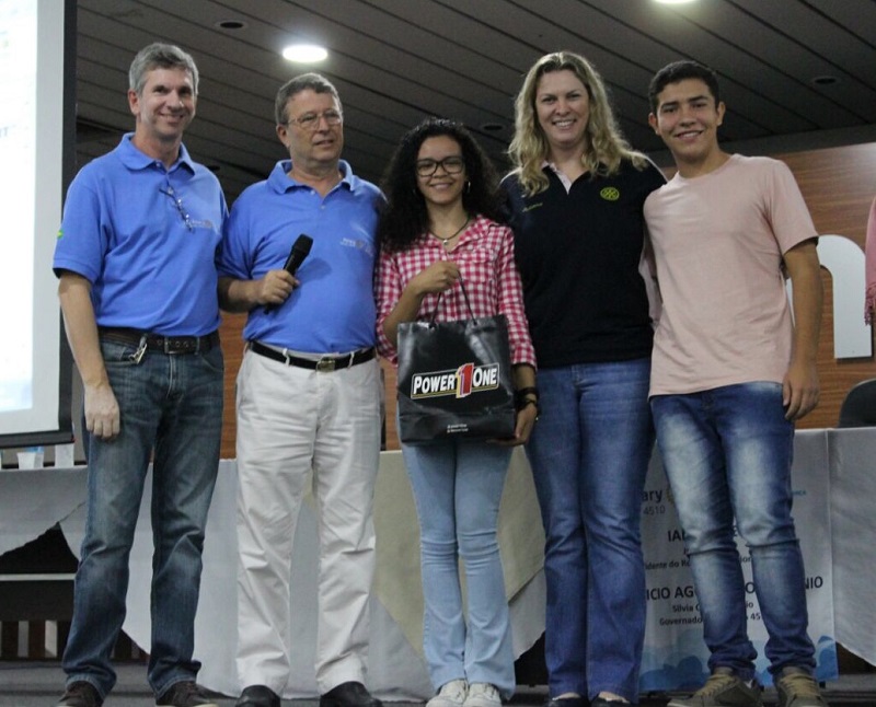 Rotary Club de Assis Fraternal encaminha dois jovens para intercâmbio fora do país