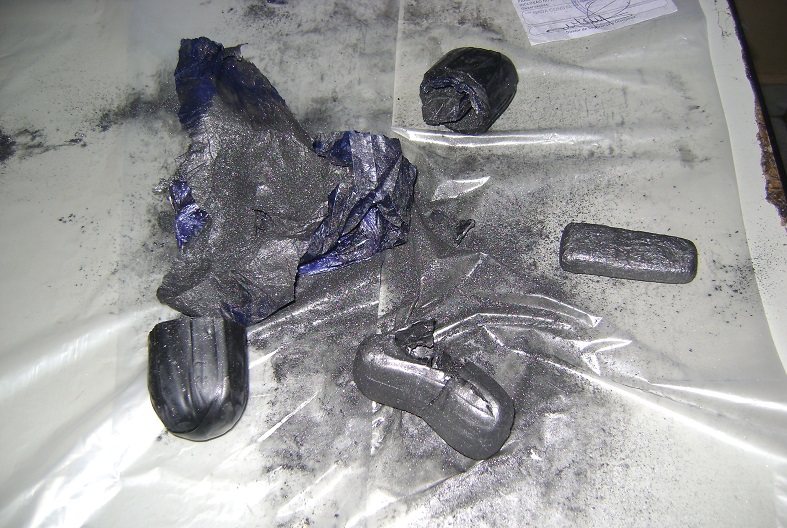 Maconha sintética, LSD, cocaína, celulares e componentes são barrados em presídios
