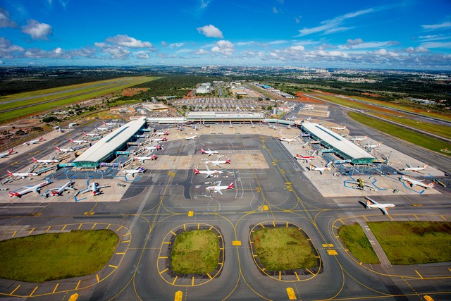 Protesto dos caminhoneiros cancela 3 voos para Brasília e deixa aeroporto sem combustível