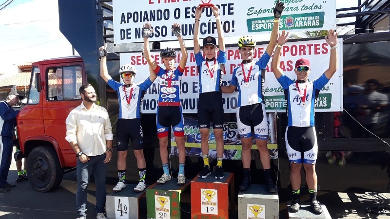 Ciclismo de Assis domina pódio em Araras