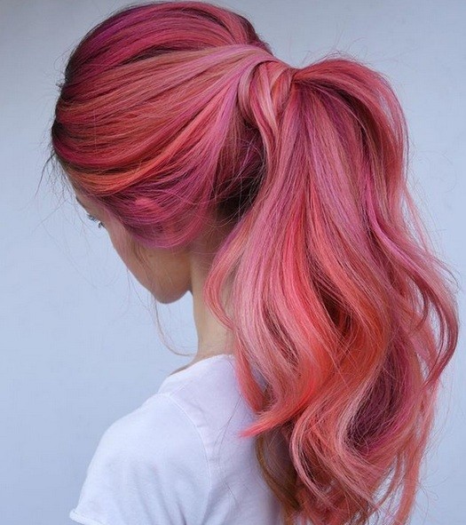 Cabelo colorido: pink flamingo é o novo rosa millennial