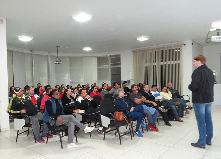 Professores da Rede Municipal recebem instruções técnicas do Programa Atleta do Futuro