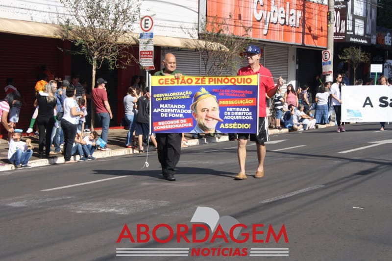 Aposentados se manifestam contra a prefeitura de Assis