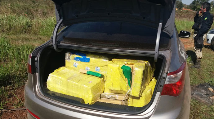 PRF apreende 585 quilos de maconha após perseguição iniciada em Ourinhos