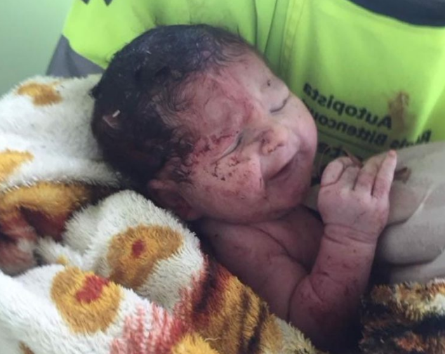 Bebê que nasceu durante acidente em que mãe morreu, recebe alta do hospital de Pariquera-Açu