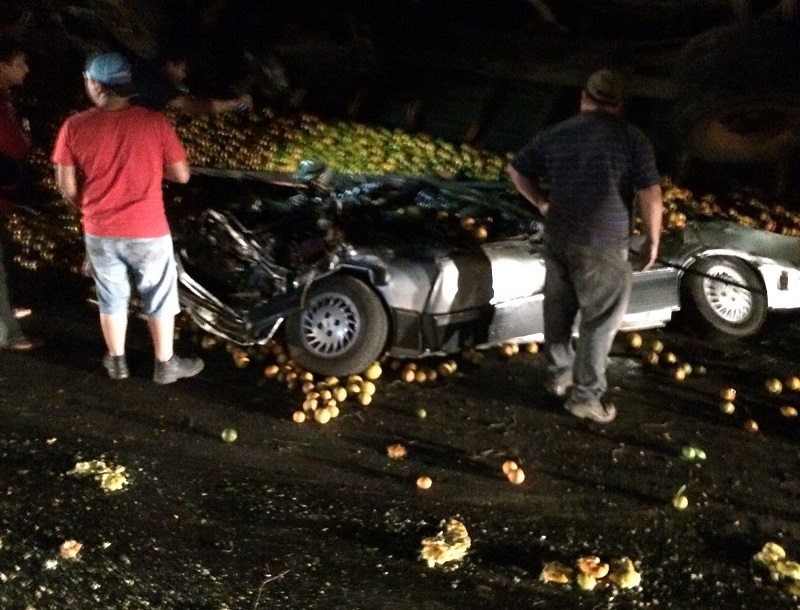 Cantora gospel e família morrem após ter carro esmagado por carga de laranja em rodovia