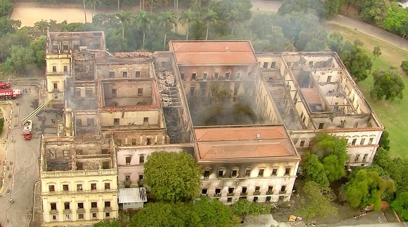 Defesa Civil entra no Museu Nacional para avaliar danos