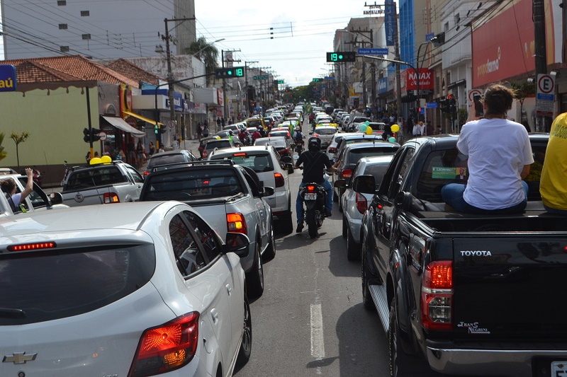 Manifestantes favoráveis a Bolsonaro predominam em Assis