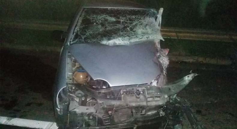 Batida frontal entre carro e caminhonete mata rapaz de 21 anos em Martinópolis