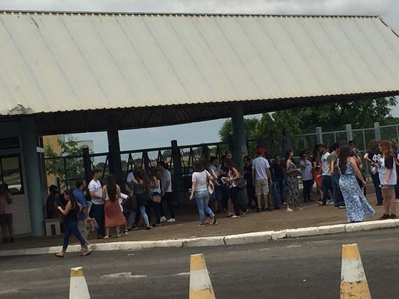 Enem começa neste domingo, com longas filas de acesso aos locais das provas