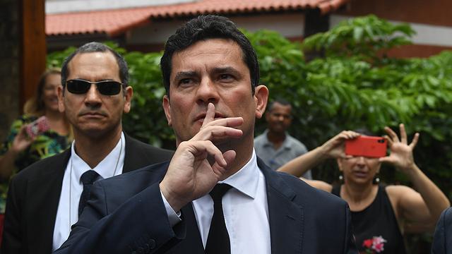 Moro aceita convite de Bolsonaro e será ministro da Justiça