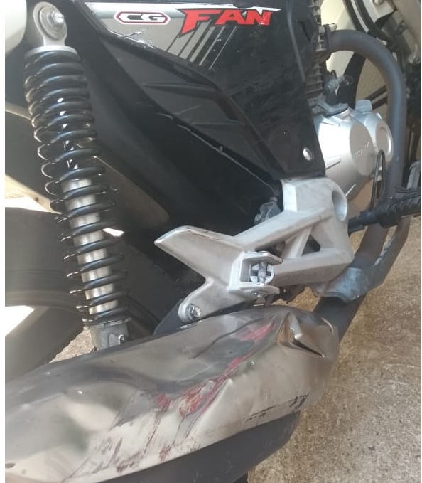 Mototaxista quase perde a perna em acidente na Vila Santa Cecília, em Assis