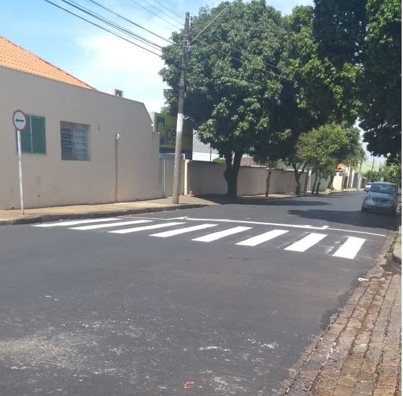 Câmera flagra o momento exato do acidente entre moto e carro, nesta quinta-feira