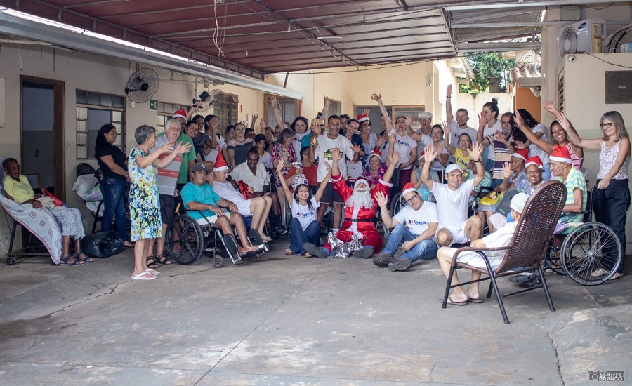 Projeto Preto no Branco e Enfermagem da Fema visitam o Abrigo aos Idosos