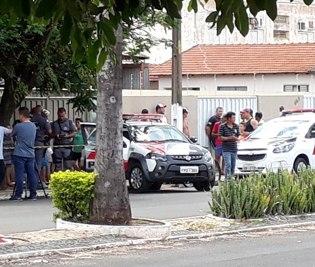 Homem morre esfaqueado dentro de casa após ser acusado de abusar sexualmente de criança