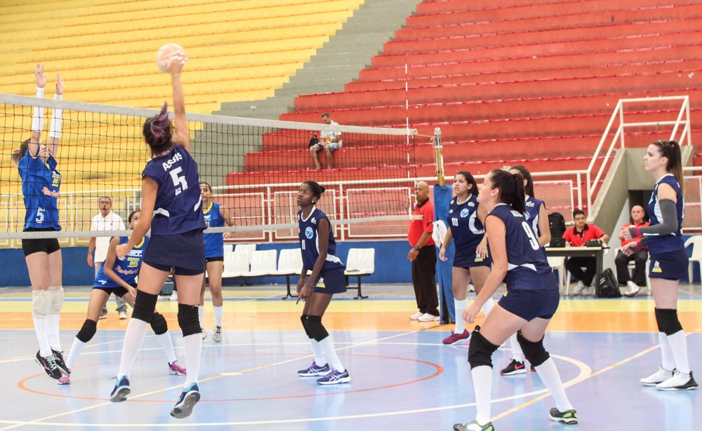 Voleibol feminino e masculino iniciam os treinos no GEMA, em Assis