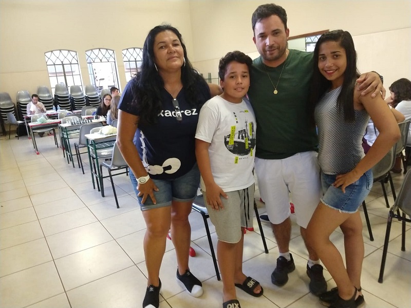 Xadrez de Assis incentiva famílias na prática do esporte