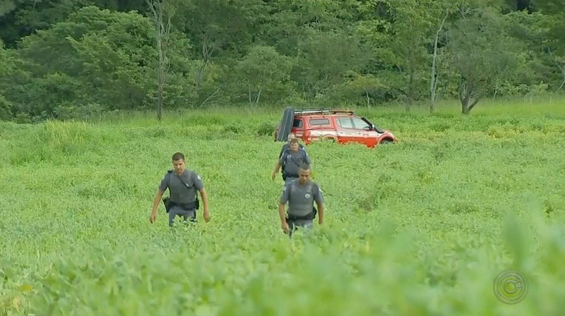 Traficante que abandonou carro recheado com maconha caiu em cachoeira