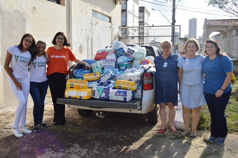 Grupo de Voluntariado da Santa Casa de Assis recebe diversas doações