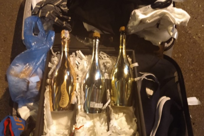 Polícia apreende garrafas de champanhe com cocaína líquida em Venceslau
