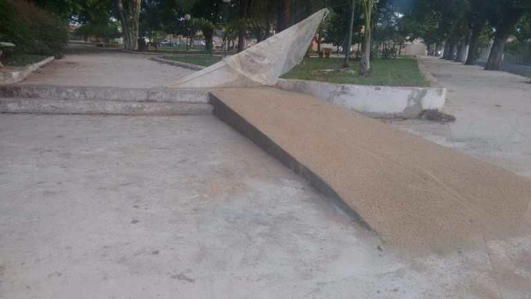 Cobrada, Prefeitura de Assis começa a construir rampas na Praça da Bíblia