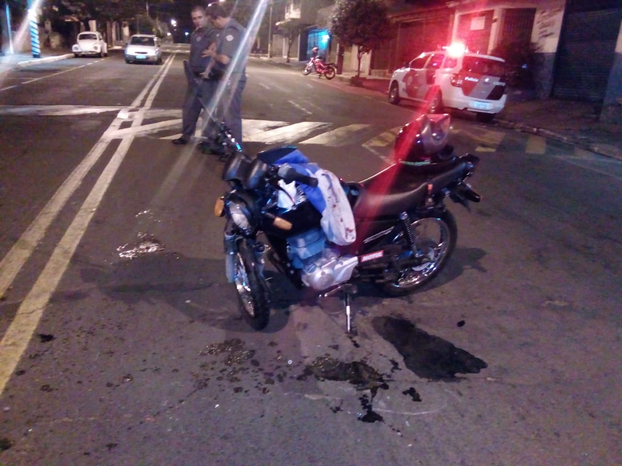 Mototaxista é atingido por carro na Getúlio Vargas, em Assis