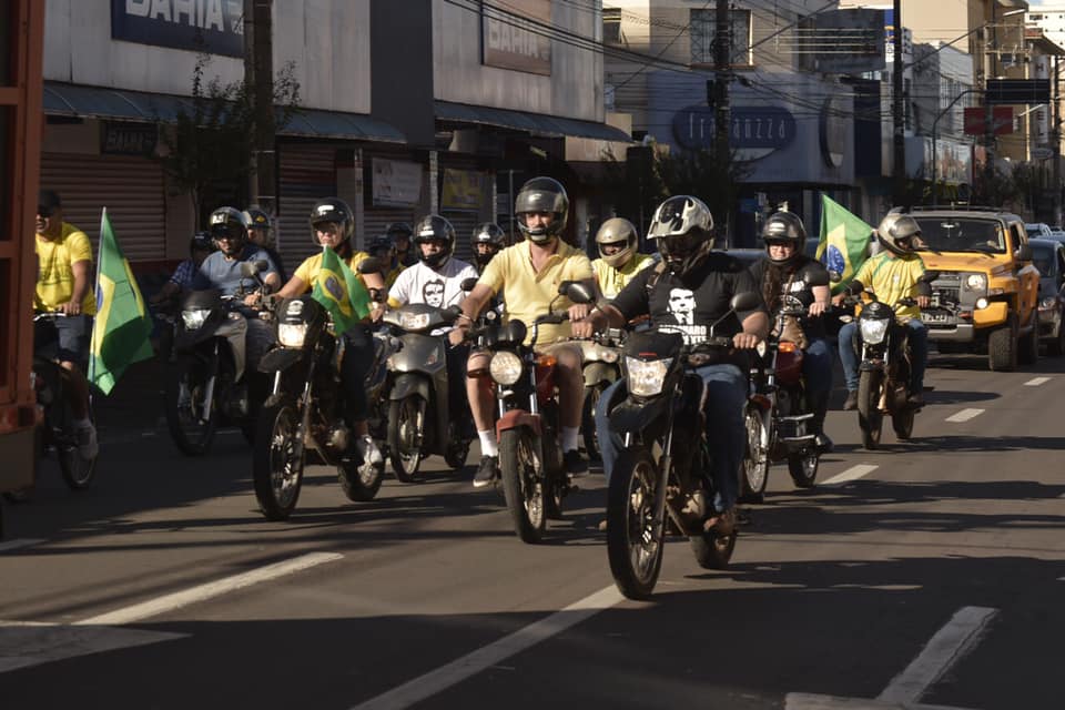 Pelo menos mil pessoas participaram da carretada, segundo organizadores