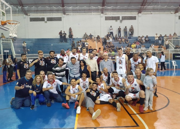 Basquete de Assis dá show e é ouro nos Regionais