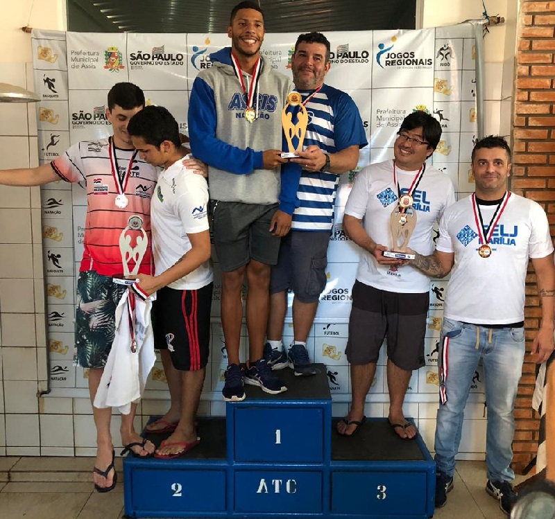 Natação de Assis é campeã geral no masculino e feminino