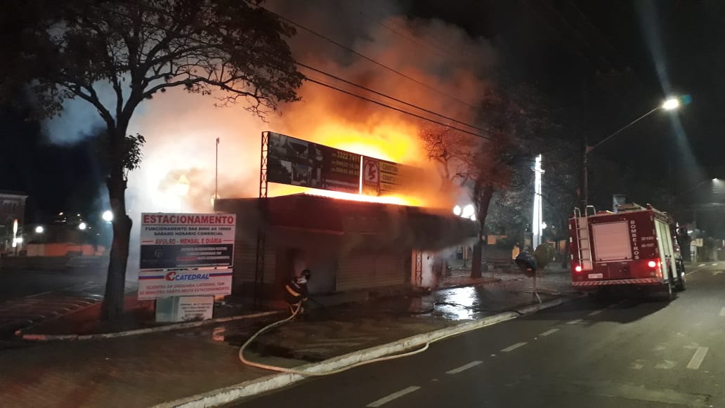 'Banca da Catedral' pega fogo durante a madrugada