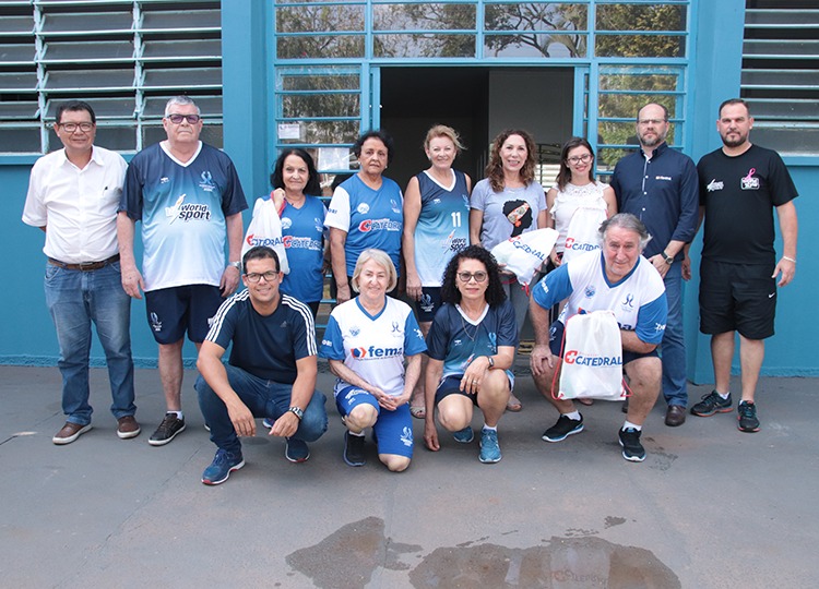 Fundo Social de Assis apresenta aos patrocinadores uniformes dos competidores do 23º JORI