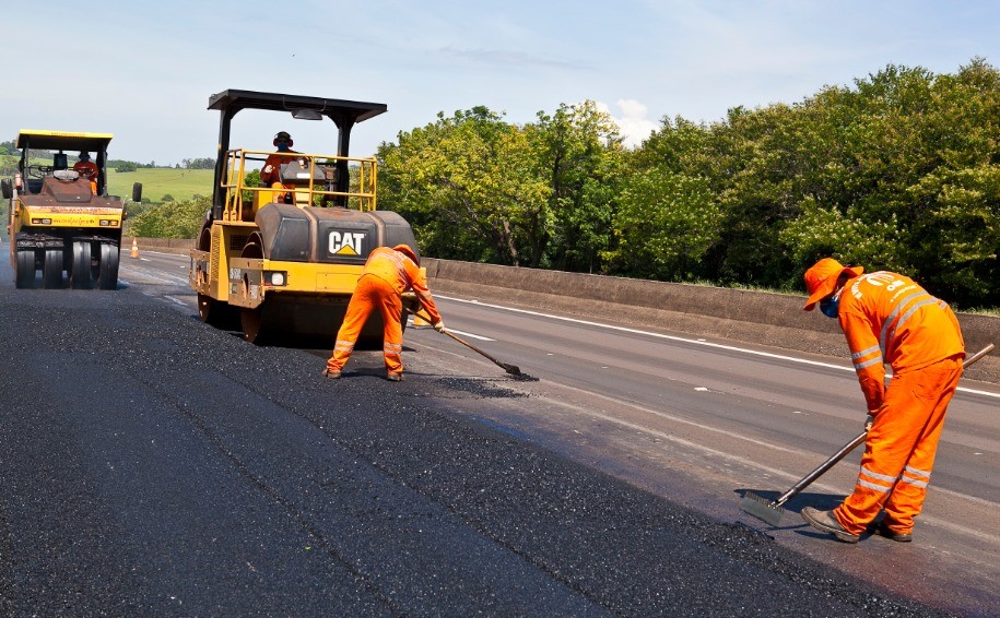 Obras no pavimento exigem Pare e Siga na SP-270 e SPAs