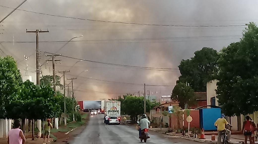 Incêndio em fazenda avança para o patrimônio Nossa Senhora Aparecida, perto de Palmital